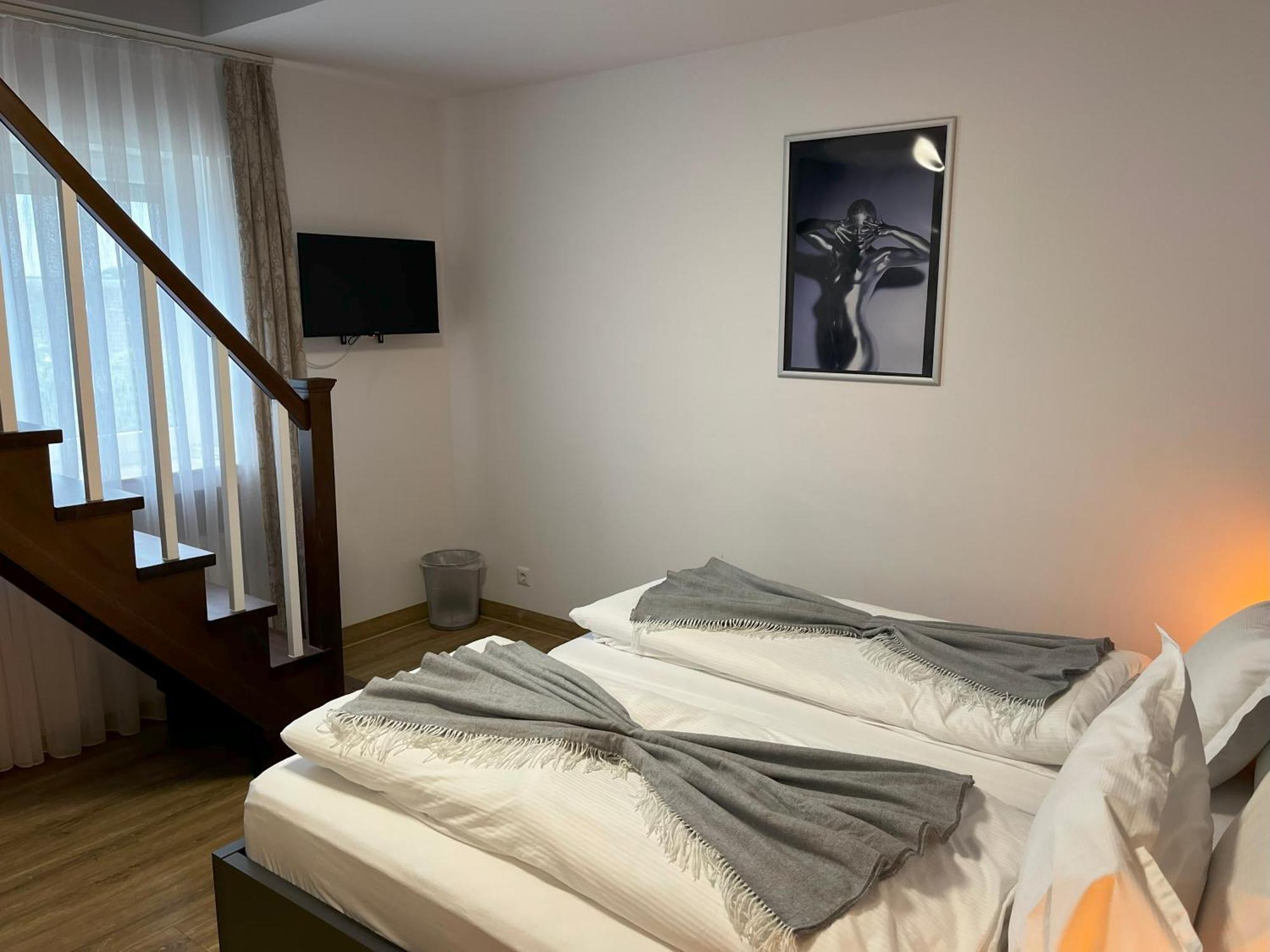 Haven Hotels - Hotel Dona Bergisch Gladbach Buitenkant foto