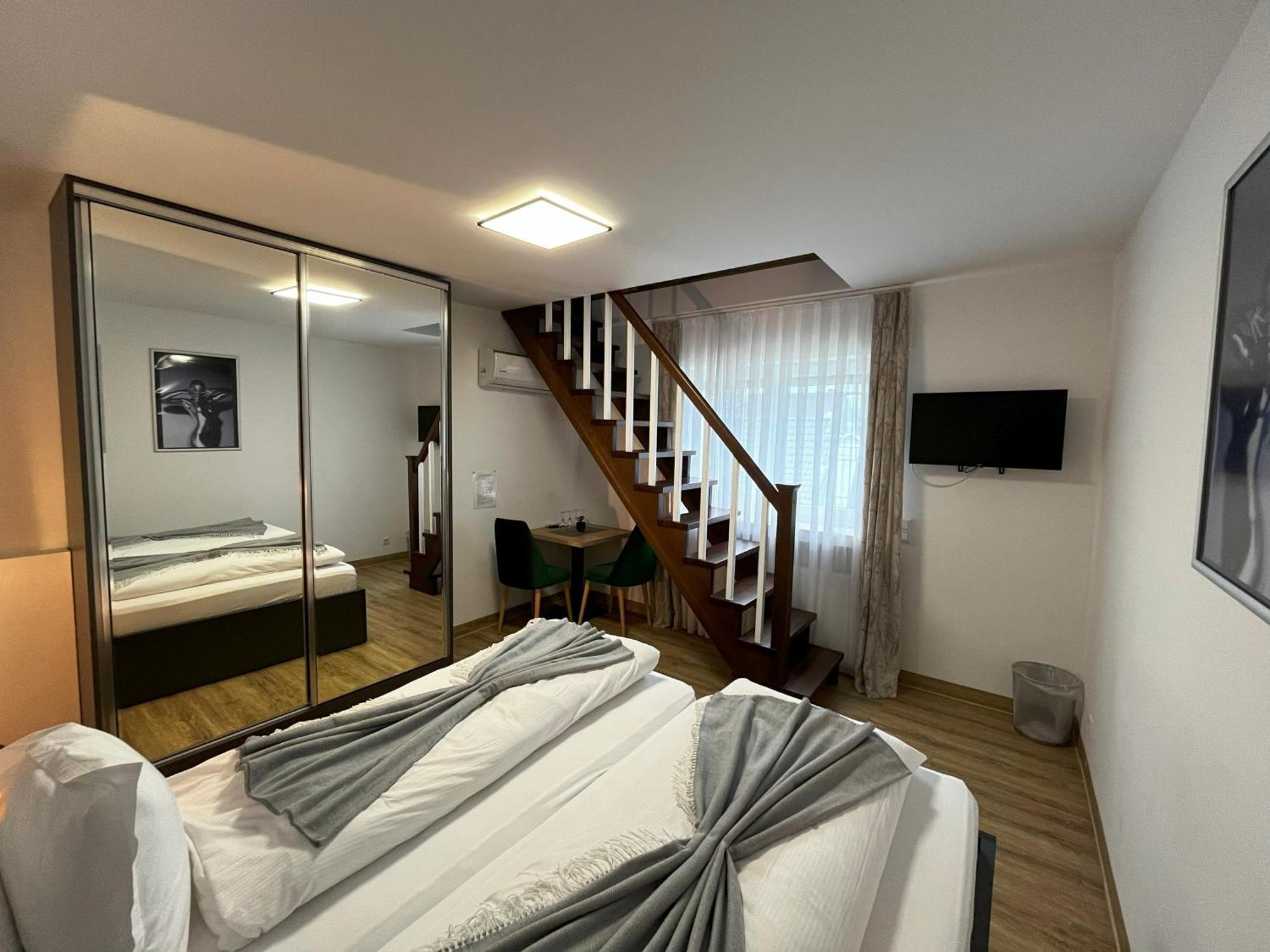 Haven Hotels - Hotel Dona Bergisch Gladbach Buitenkant foto