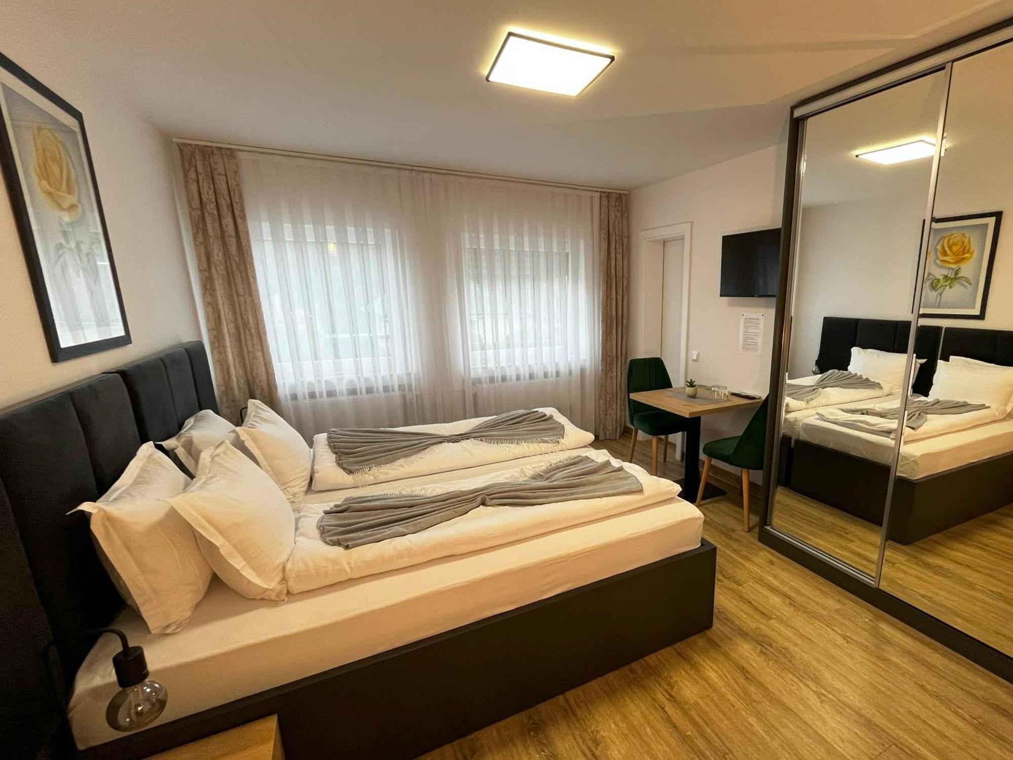 Haven Hotels - Hotel Dona Bergisch Gladbach Buitenkant foto