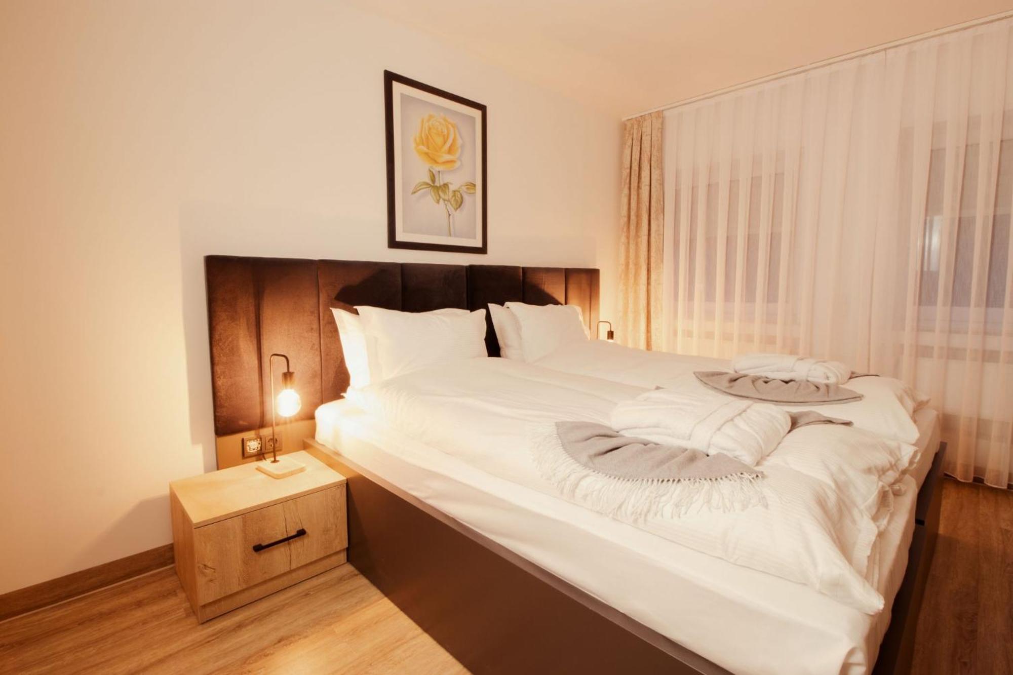 Haven Hotels - Hotel Dona Bergisch Gladbach Buitenkant foto